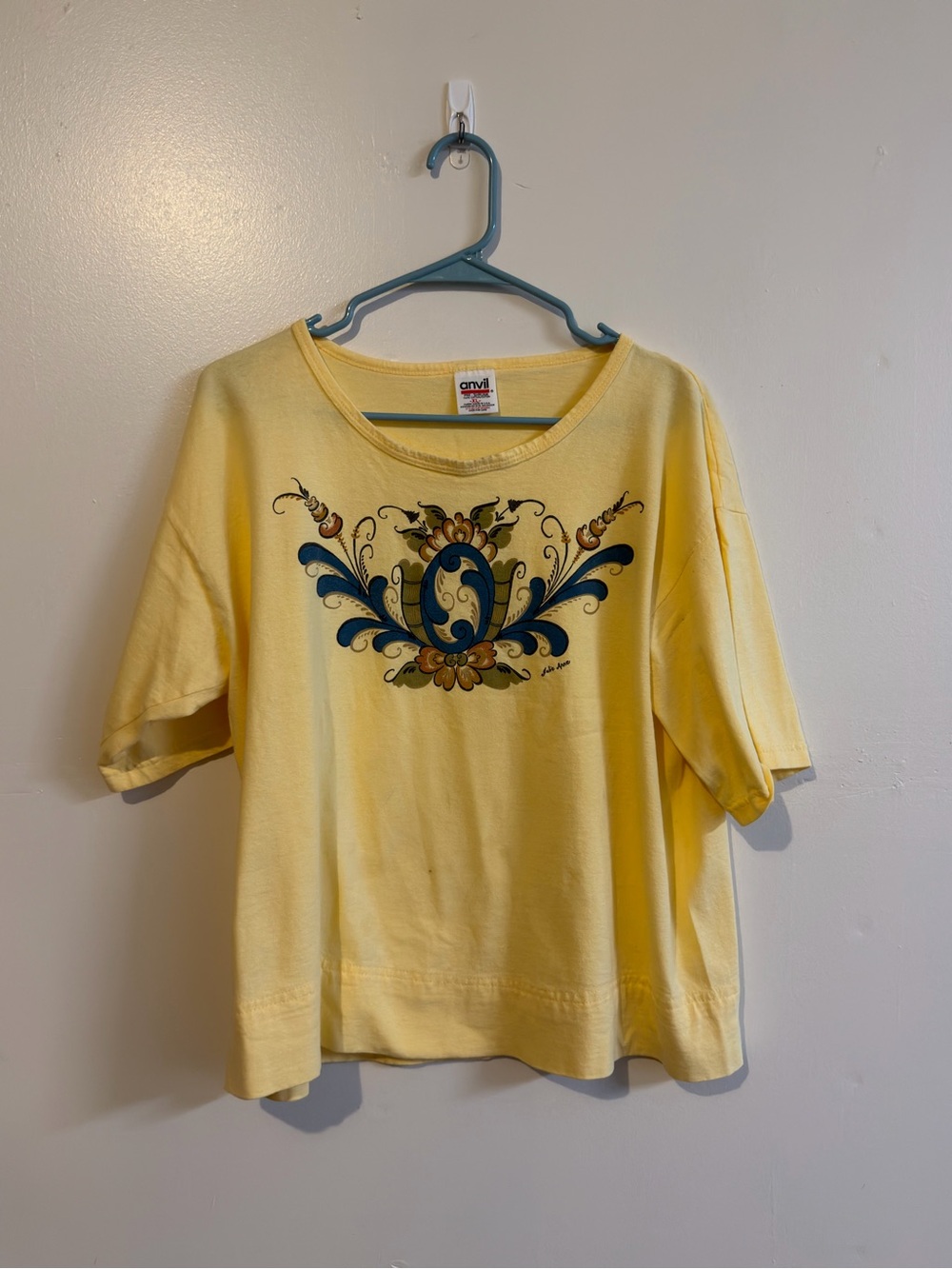Vintage 90s Graphic Short Sleeve Top with Blue Floral Crest